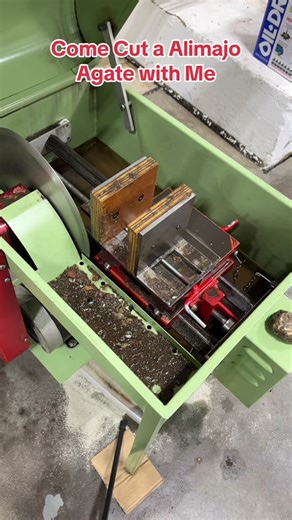 Come cut an Alimajo Agate from Africa with me! This speciment turned out super cool with amazing banding and chromatography! To see for agates like this please join us on our live events bh clicking the libk on our website hplapidary.com and signing up! #lapidary #agate #crystals #rock #fyp #minerals #gems #lapidaryartist