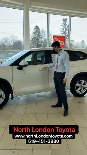 How To Use Your Toyota Smart Key to Lock and Unlock Your Vehicle | keyless entry #shorts