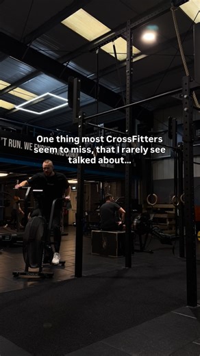 Tristan Bennett | Coach for Intermediate → Rx Athletes on Instagram: "I see this pattern in 87% of athletes I speak to… Athletes who add an extra conditioning session because they want better capacity. Makes sense, right? Except now their next squat session is compromised. They’re under recovered, the weights feel heavy, expression is compromised, and intent is missed. The process repeats. They add extra strength work to a day they should be recovering. Now the time they should be adapting is re