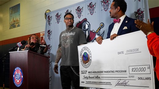 Moneybagg Yo surprises Memphis schools students, staff with donation