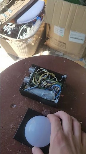 simple arduino project: light with ultrasonic presence sensor