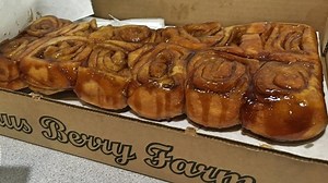 Long lines at Knaus Berry Farm as South Floridians wait for iconic cinnamon rolls