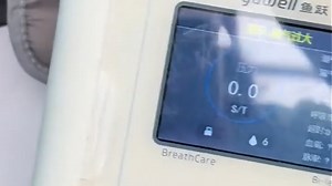 鱼跃呼吸机CPAP200家用无创正压治疗，睡眠打鼾、轻度OSA患者优选，夜间使用舒适静音，助你睡得深、醒得快，家人也安心。