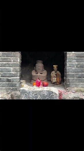 Fenghuang Ancient Town (凤凰古城): Exploring the Winding Alleys