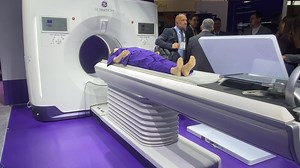 GE healthcare showed its photon-counting CT system, the Photonova Spectra, at #RSNA2025. It has been a work in progress for years and is now ready for FDA regulatory review. If approved, it will make GE the second vendor with a workhorse photon counting CT system, and the third vendor overall with this technology. Photon counting works differently from traditional CT by counting photons of various energy levels to directly reconstruct an image. The technology can greatly enhance image resolution