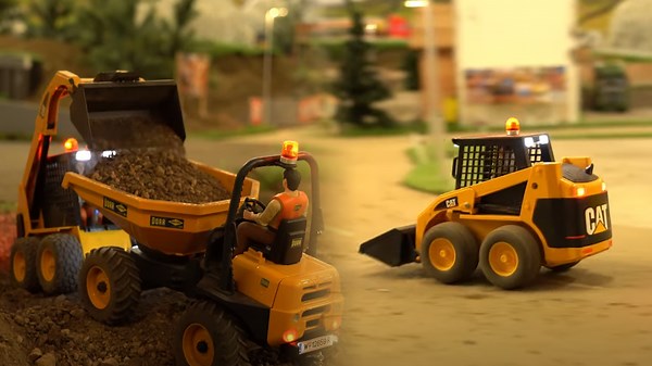 Ingenious RC Mini Excavator and Loader in Action