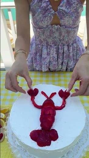 STRAWBERRY LOBSTER CAKE HACK! 🍓🦞