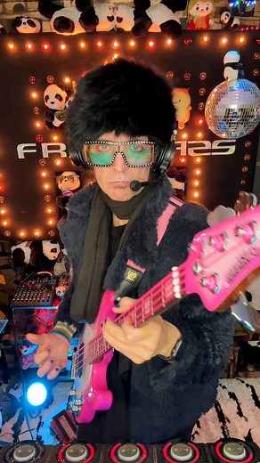 4.6K views · 107 reactions | New #bassline for a new song I’m working on  #bassplayer #bassist #funkybass #funkbass #slapbass #drstrings #musicmanbass #bassguitarist | Freekbass | Facebook