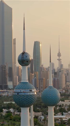 Drone flight over Kuwait: Discover the city's iconic landmarks