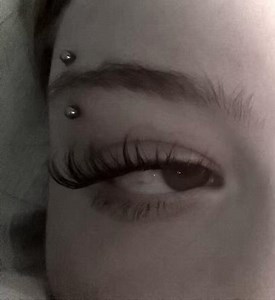 Sobrancelha piercing: guia rápido sobre o piercing na sobrancelha