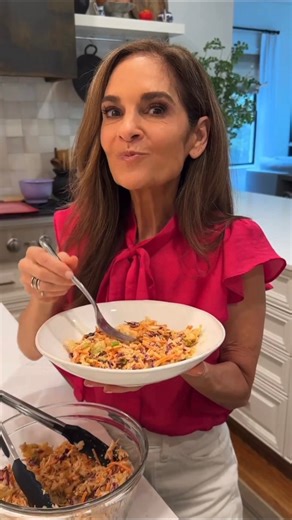 🔥 BUFFALO CHICKEN SLAW to spice up your week! 🔥 It’s protein-packed, mildly spicy, super flavorful… and easyyy to make. Recipe here: https://joybauer.com/healthy-recipes/buffalo-chicken-slaw/ | Joy Bauer