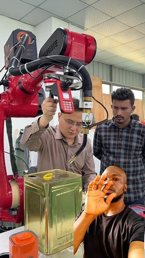 Just take a look at this robotic Ai machine #technology | UKENI TV