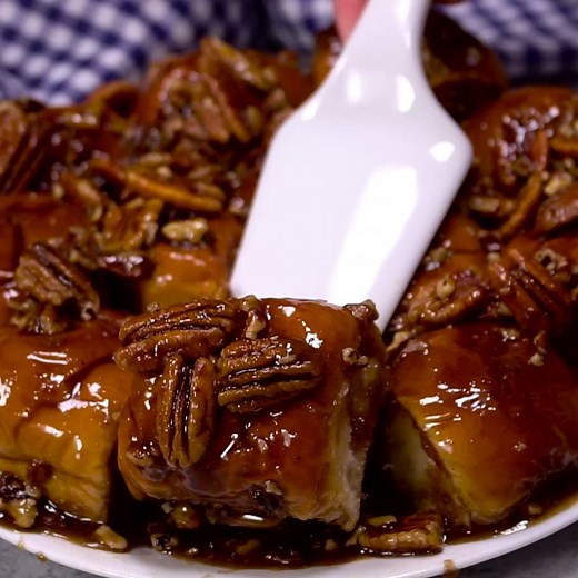 54K views · 64 reactions | Make easy gooey Caramel Pecan Sticky Rolls using one of your favorite dinner rolls Full recipe here: https://www.melissassouthernstylekitchen.com/easy-caramel-pecan-sticky-rolls/ | Recipe Central | Facebook