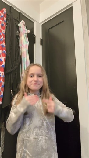 How to do baby doll in sign language !!🥤❤️🛼🍒￼