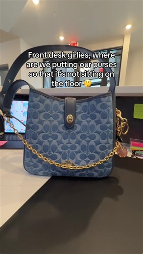 my mama told me to neverrrrr sit my purse on the floor of anything! Car, restaurant, library, nowhere! That’s the #1 girl rule 🫧 #purse #corporate #frontdesklife #girltalk