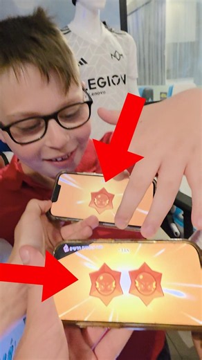 We pulled 3 legendaries in one click! First time in history!😱