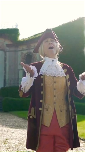 Mozart: Playing 2 Roles in Historic Garden! Voi Che Sapete (Le Nozze di Figaro) with Edel Sanders 🌹