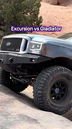 Ford Excursion vs Jeep Gladiator: Wheelbase Comparison