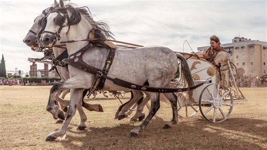 Las carreras de cuadrigas desde la arena del Circo Romano de Mérida, a mil pulsaciones