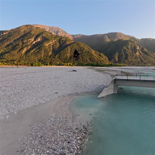 Flying solo above deserted alien worlds or a Hollywood movie set? Should the Airbike be in the next Marvel, Mission Impossible or James Bond film? #VolonautAirbike #movie #marvel #missionimpossible #JamesBond #alien #hollywood #flyingmotorcycle #speederbike | Volonaut