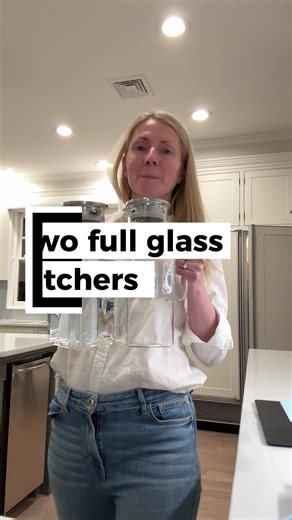 If you’re trying to drink more water, this glass pitcher makes it so easy. I just add lemon, cucumber, or mint and keep it in the fridge all day. The built-in filter keeps everything inside while you pour. Simple, pretty, and it actually makes me drink more water. 💧 #waterpitcher #drinkmorewater #glasspitcher #kitchenfinds