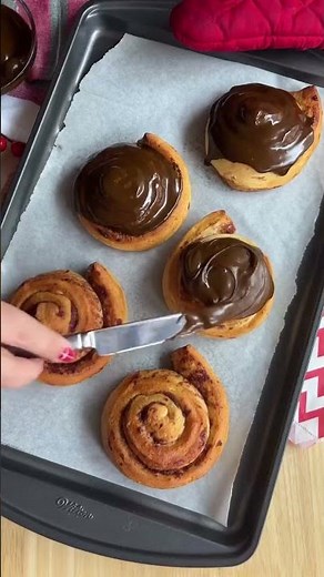 Reindeer Cinnamon Rolls ✨ These adorable reindeer rolls are the perfect holiday treat to take to