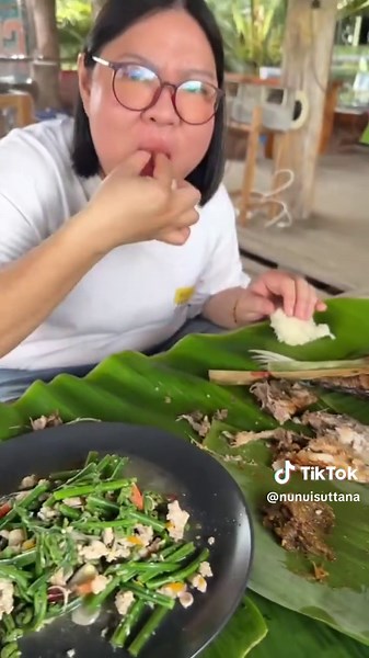 ปลาตะเพียนไร้ก้าง พิกัด บ้านนาสาร อ.ลอง เสิจ ในกูเกิล ไร่ประจิภัท ตามนั้นได้เลยค่า ภาพสุดท้ายในคลิปเลย โทร 0852522835 จองไว้ก่อนเลยปลาใช้เวลาปิ้งนานอยู่เด้อ อร่อยต้องลอง#เที่ยวแพร่ #ของกินแพร่ #เมืองลอง #ปลาตะเพียนไร้ก้าง