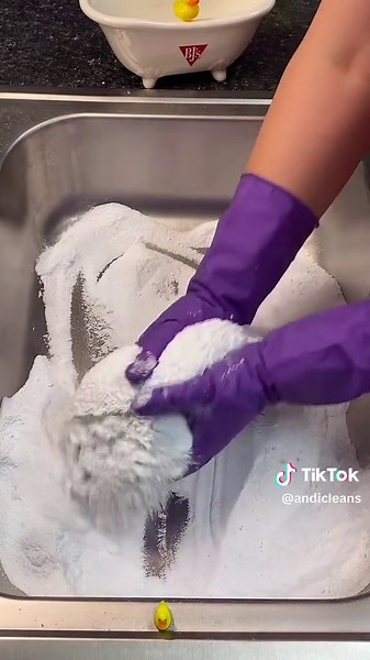 Powder play for ur Monday 🌬️ I think this is my fav laundry powder 😏 #cleantok #fyp #asmr #powderplay #powderplayasmr #laundrypowder #cleaningasmr #asmrsounds #laundry