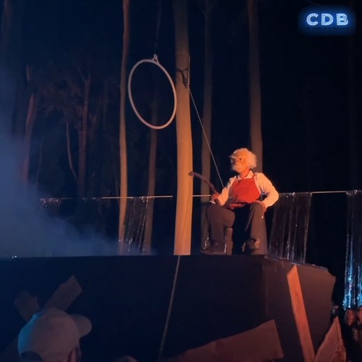 Le Château de Beloeil accueille un magnifique spectacle, "Pinocchio", durant ce mois d’août, ainsi qu’une exposition dédiée au carnaval de Rio. Deux très bonnes raison de se rendre dans cet écrin de rêve, au cœur de la province du Hainaut. 🤥🎭 | C'est du Belge - RTBF