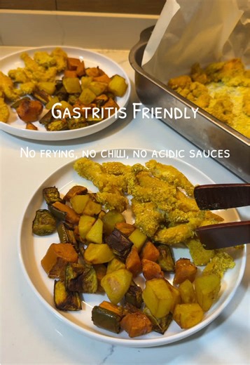 Simple ingredients and gentle cooking for sensitive stomach days 🌿 No frying, no chilli, and no acidic sauces. Some of you asked for meal ideas that can be suitable during active gastritis, so I am sharing one gentle, home-style baked meal. Ingredients: Baked vegetables 🍆 Brinjal 🥔 Potato 🍠 Sweet potato Olive oil spray ¼ teaspoon tumeric powder ⅛ teaspoon salt Turmeric oat coated chicken ~ 430g boneless chicken, cut into thin strips 1 cup rolled oats ½ teaspoon tuemric powder ¼ teaspoon salt