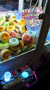 I found this donut claw machine and they were EASY! #clawmachine #donuts#arcade#arcadegames#clawcrazy#clawcraziness#reelsviral#winning#gaming | ClawCrazy