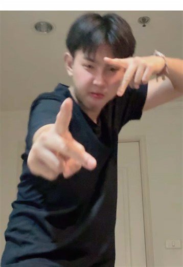 แรกๆได้ หลังๆ แปลก 🫣✨ #บอมที่ชอบชูสองนิ้วก่อนเต้น #mlm