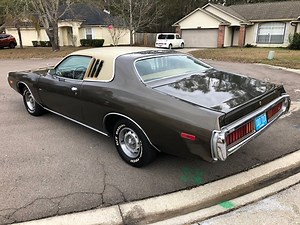 1.7K views · 132 reactions | kurzes Video vom 1974er Dodge Charger SE Sportshorttop, hat matching numbers 440 cui V8, 3gang Automatik, lackiert im original Farbton saddle-bronce metallic mit TAN Sporttop, Powerbrakes, Powersteering, Klimaanlage, Interieur gemacht, Retro-Radio, Flowmaster-Auspuff, OEM Rally Wheels, weitere Angaben erst nach Ankunft in Gera möglich. Preis verzollt und mit title 18500 € | OL.D. US-Cars Gera | Facebook