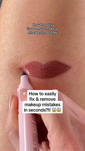 Meet the “Quickest Fix” for your makeup and beauty mistakes!! 😱 A must have beauty bag essential, that’s easy and convenient to use! 😍 Quick Fix is a micellar water filled pen that replaces single use cotton tips, and works like magic to erase mistakes and touch up makeup throughout the day. It can be used to sharpen eyeliner and brow shape, clean mascara smudges, lipstick bleeds and eyeshadow fallout. 👏🏻 🌱 Made with plant extracts and toxic free ingredients that nourish and condition the s