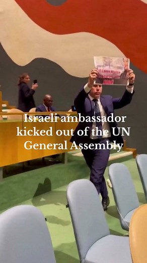 Watch as #Israel’s Ambassador to the #UN, Gilad Erdan, is kicked out of the UN General Assembly for protesting during the #Iranian President's speech. Erdan held up a sign which included an image of #Mahsa #Amini, who died in Iranian police custody last year.