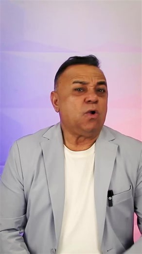 @reporterbetinho on Instagram: "💡 Comentário do dia O preço do apoio de Pedro a Cícero pode custar caro… e o “sacrifício” pode ter nome: Léo Bezerra 👀 Nos bastidores, a política ferveu mais que trio elétrico. Teve: ✨ Recado duro em Cajazeiras 💬 André Gadelha cobrando apoio e elogiando Lindolfo 🎤 Lula confirmado no Galo da Madrugada 🤳 Selfie de Pedro, Cícero e Léo agitando 2028 🚫 Larúcia, esposa de Luiz Claudino, enfrenta resistência e não deve ser aceita na composição 🏛️ Ricardo Barbosa p