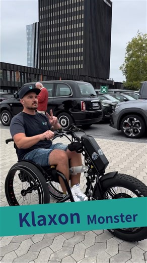 X.Carstens on Instagram: "🚨 UNGLAUBLICH, was dieses Zuggerät im Gelände wegzieht! Schnee, Kies, Sand oder Waldwege? Der Klaxon Klick Monster macht da einfach nicht mit Diskussionen – sondern mit 1500 Watt Power. 💥 20-Zoll-Offroad-Reifen + brutaler Grip + smarter Elektro-Antrieb = 👉 maximale Freiheit für jedes Abenteuer ✅ 1500W Motorleistung ✅ Motor Direct Control (MDC) ✅ Electronic Braking System (EBS) ✅ Intelligent Speed Control (ISC) ✅ TÜV-Mustergutachten von Etac – eas