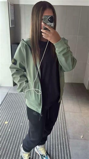 #music Snapchat : Moi et mes amis en tenue de sport paris France 🗼