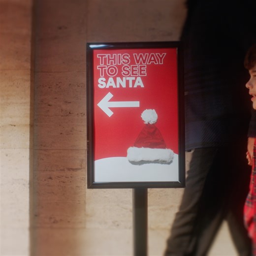 Santa can't wait to see your smiling faces. Book your photos early before he heads back to the North Pole! https://bit.ly/40sledO | Grapevine Mills