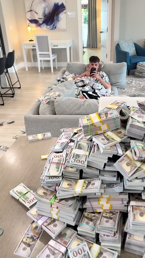 Experience the Thrill of a Cash Drop Event