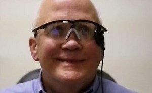 'Bionic eye' helps blind man see again after 33 years