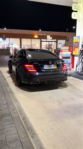 C63 Black Series: Powerful AMG Performance
