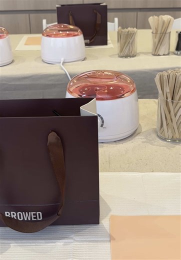 Love attending beauty conventions! Always a great way to learn new tips and tricks from talented artists, discover where our wax products come from, and check out the latest install techniques. Thankyou so much to browse for having me #BeautyBiz #AlwaysLearning #Waxing