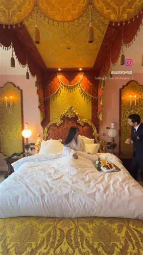 Breakfast in Bed at a Timeless Riviera Gem