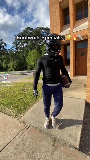 Who can do this ??? 🔥 #fyp #viral #explorepage✨ #bg2fast #tyreekhill #cheetah #xyzbca #athlete #trending #footworkspecialist #speedtraining #speedchallenge #footworkchallenge #slowfeetdonteat #nflplayers #contentcreator