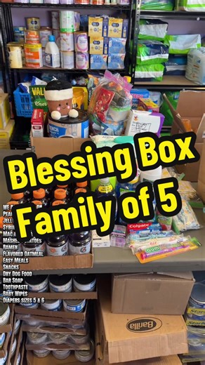 Make a box with me & Mocha ☕️ for a family of 5 📦💜 #food #box #family #fyp #viral