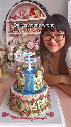 LinLin Cake 🍰 リンリンケーキ 🇲🇾 on Instagram: "Today we had an unfortunate event.. It’s not nice for a delivery person to agree and assure us that they will turn on their car air conditioning when they never did it after seeing how the cake was received at the end. I even verbally ask them a couple of times if they have air conditioning and make sure that it is turned on as i saw their windows were open. They said ‘yes’ but perhaps it was just to ‘earn’ the income. When they noticed the cake started