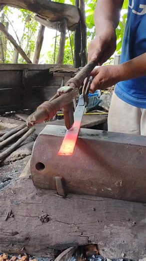Techniques for Crafting Spurs in Rubber Tapping Tools