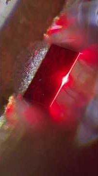 💥Esta Pieza Microscopica Produce un RAYO LASER 💥 #microscopio #electronica #laser #technology