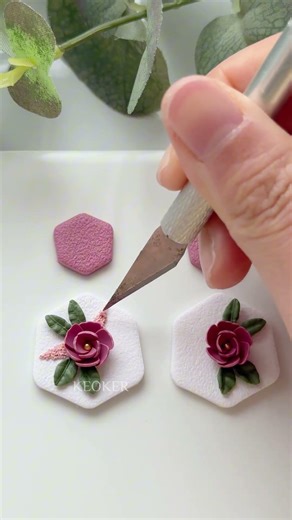 Mini leaves with veins are very realistic. These mini leaves are the perfect accent. 🌿🌸